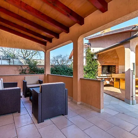 Pool & Sun Rici * Loborika