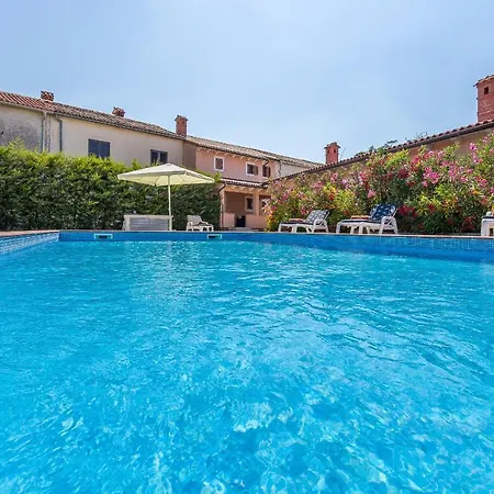Pool & Sun Rici Holiday home *